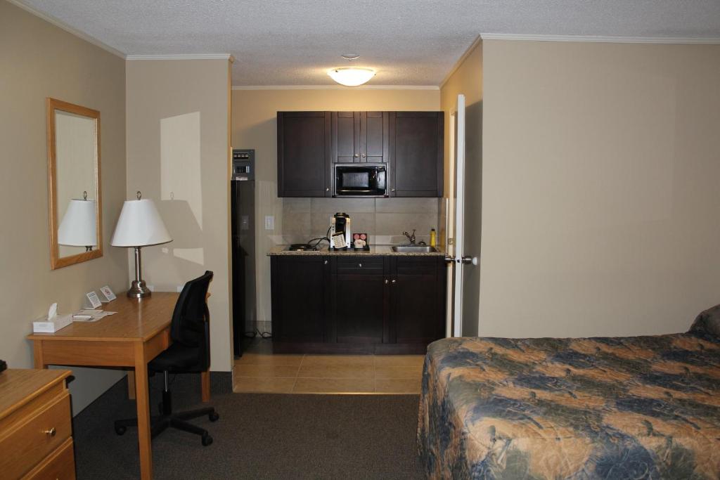 Postel nebo postele na pokoji v ubytování Best Maple Inn - Drayton Valley
