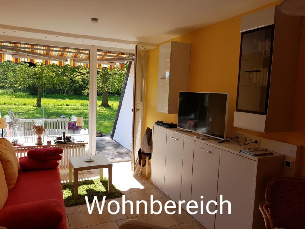 a living room with a view of a garden at Appartement Lotte in Kiel