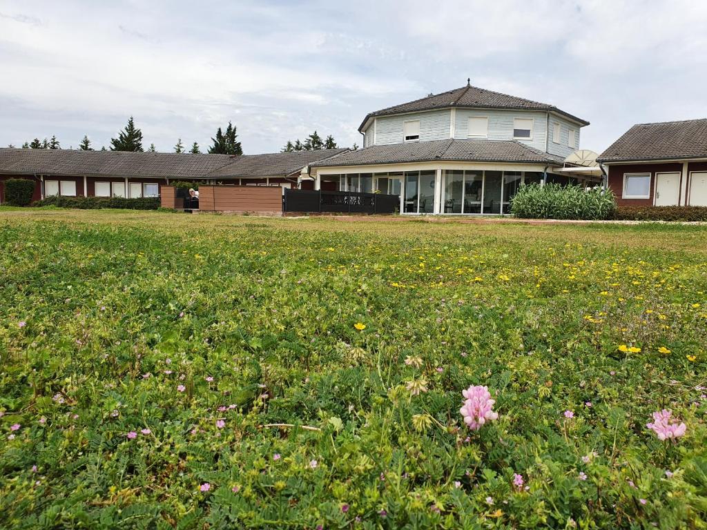 Zahrada ubytování Eqynox Hotel