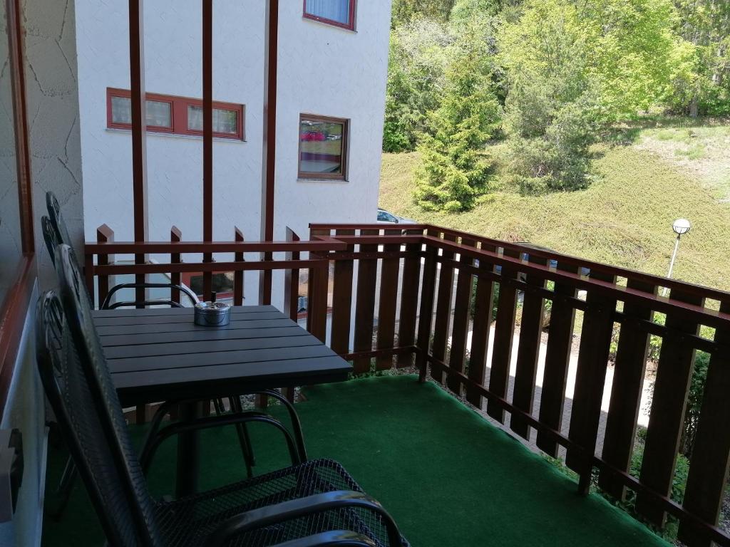 Balkón nebo terasa v ubytování Ferienwohnung am Schluchsee mit Balkon & Pool