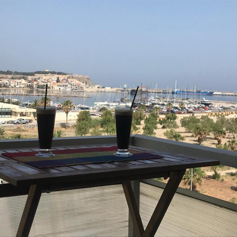 Nápoje v ubytovaní Apartment on the Beach with View