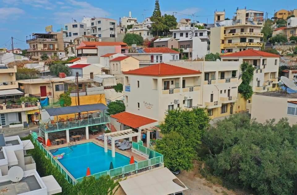 Bazén v ubytování Mythos- Platanias- Hotel -Apts nebo v jeho okolí