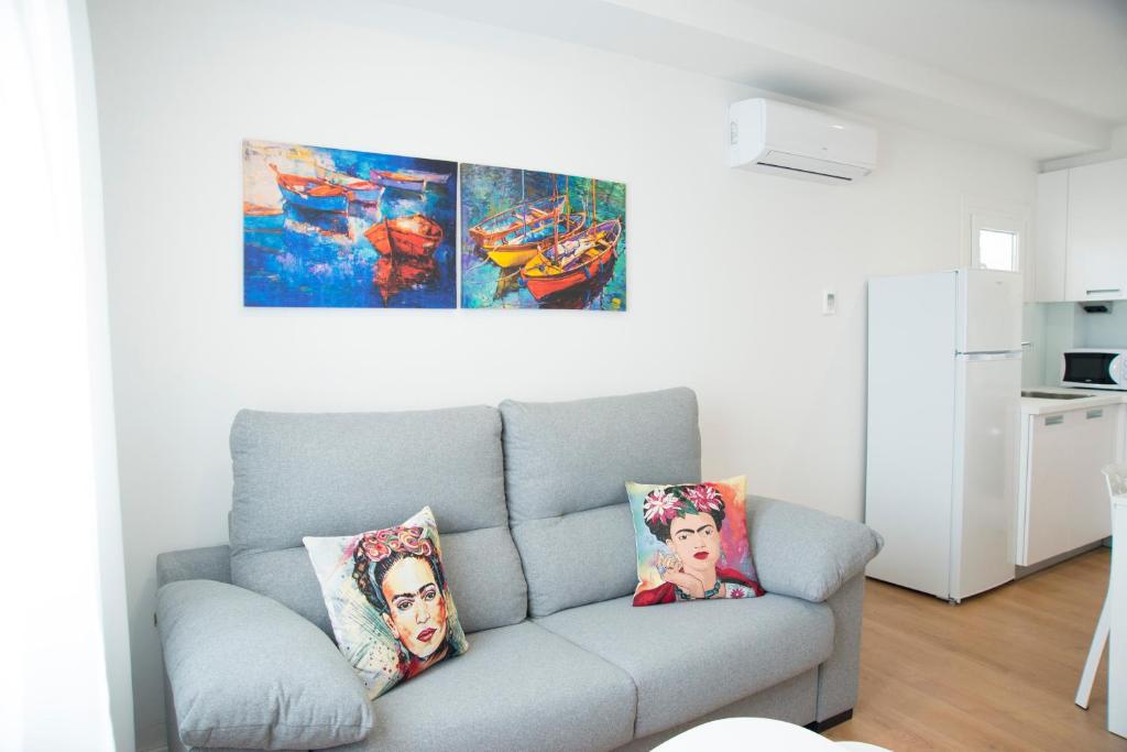 A kitchen or kitchenette at L2 Apartamento O Grove Centro 2 hab con Aire Ac Parking