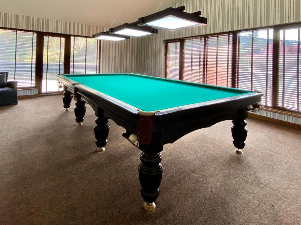 Biliár nebo kulečník v ubytování Carparosa Hotel