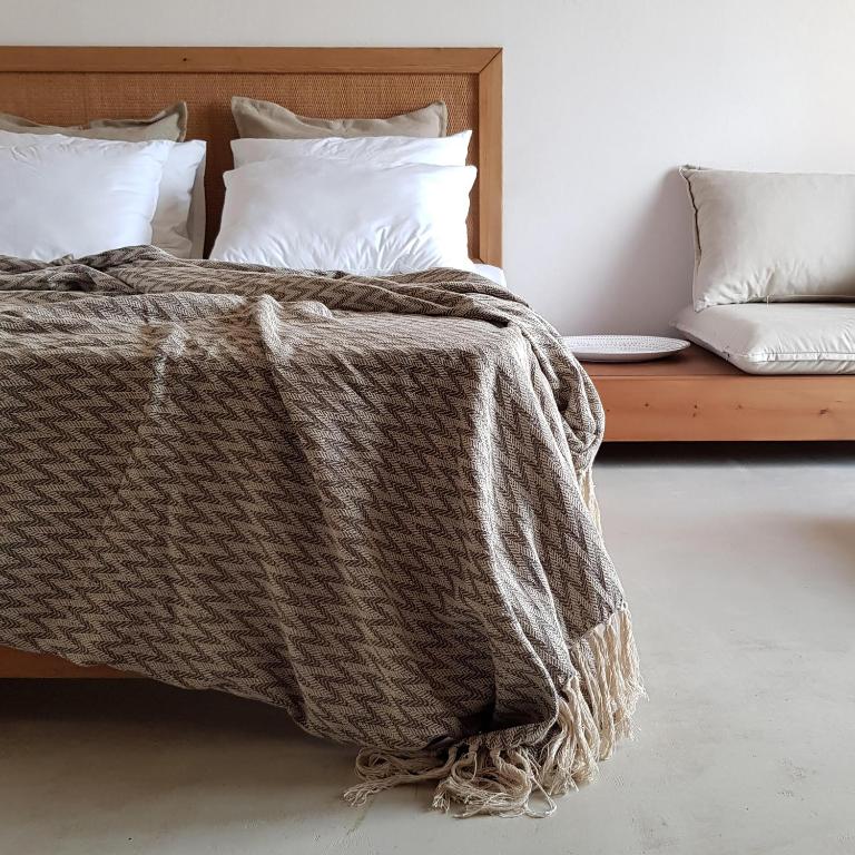 Łóżko lub łóżka w pokoju w obiekcie Mira Living Concept Suites Adults Only