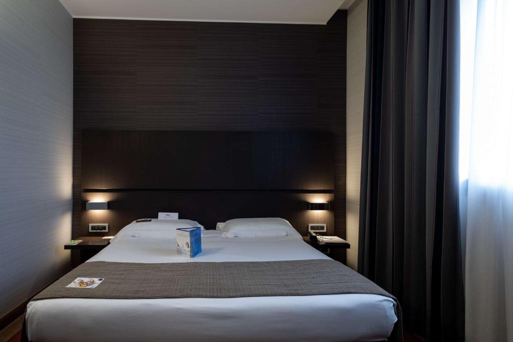 Postel nebo postele na pokoji v ubytování Best Western Plus Hotel Monza e Brianza Palace