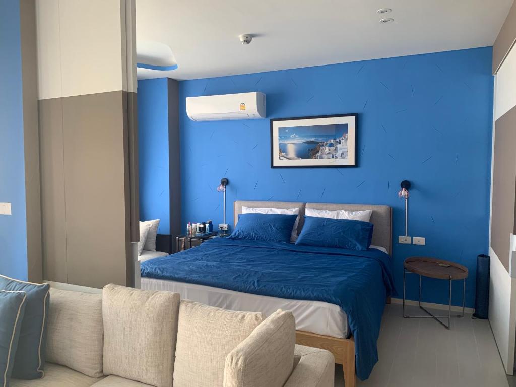 Postel nebo postele na pokoji v ubytování Santorini Khao Takiab Huahin Beach Front
