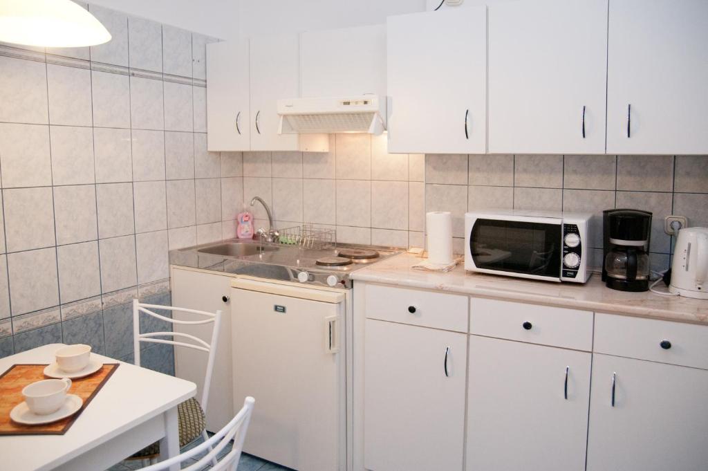 Kuchyňa alebo kuchynka v ubytovaní Apartments Yowan