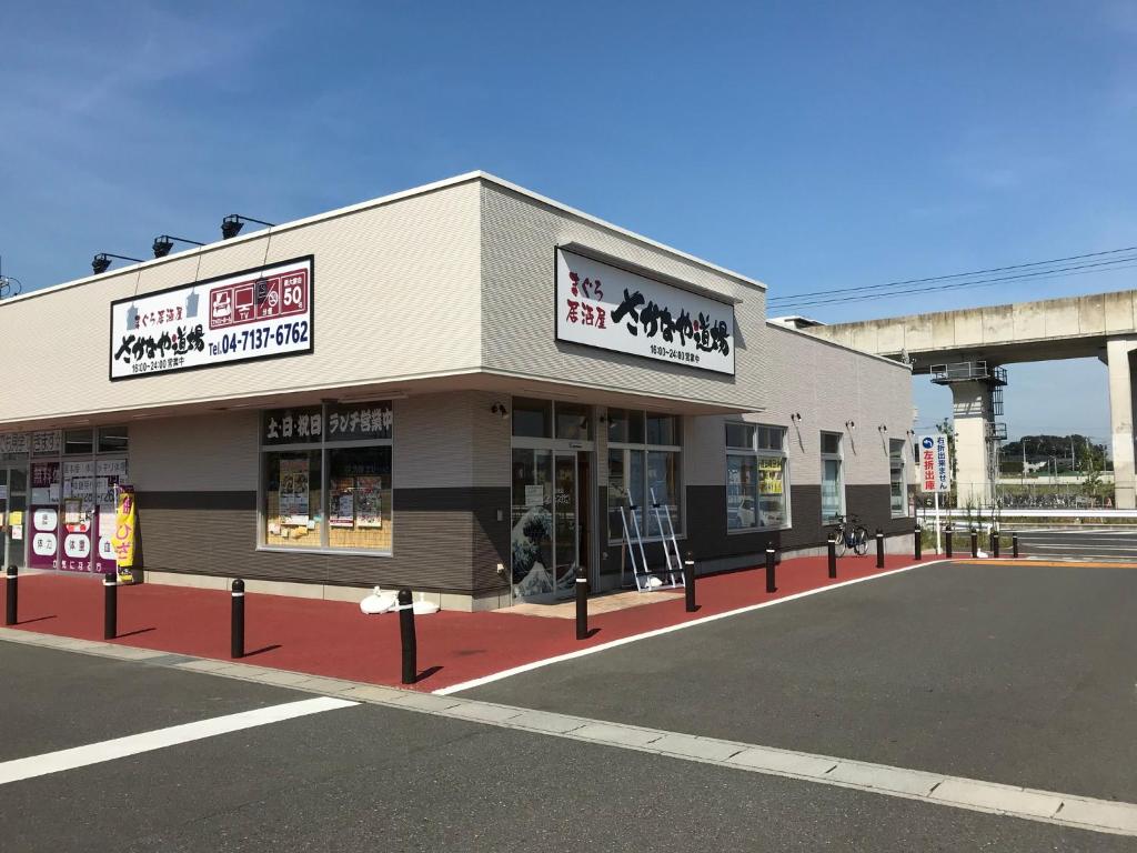 Supermarket nebo jiné obchody v  hotelu nebo okolí
