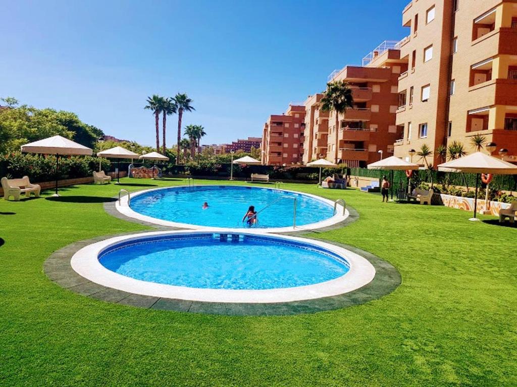 Bazén v ubytovaní Modern apartment in Oropesa, 60 m², with shared pool alebo v jeho blízkosti