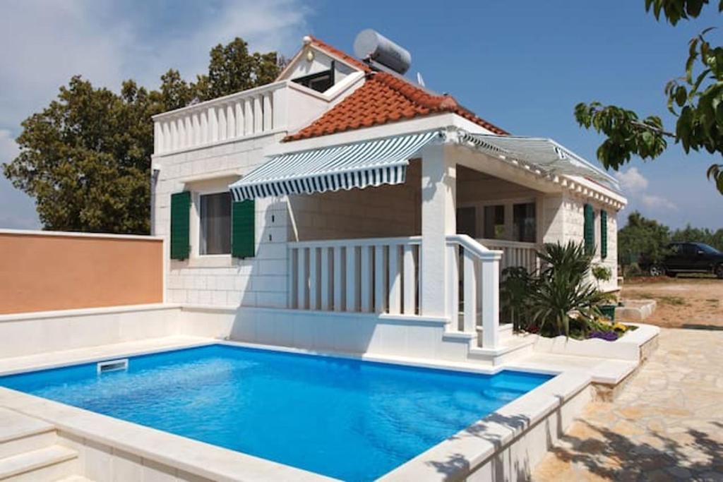 Bazén v ubytování Charming Villa in Pučišća + Pool nebo v jeho okolí