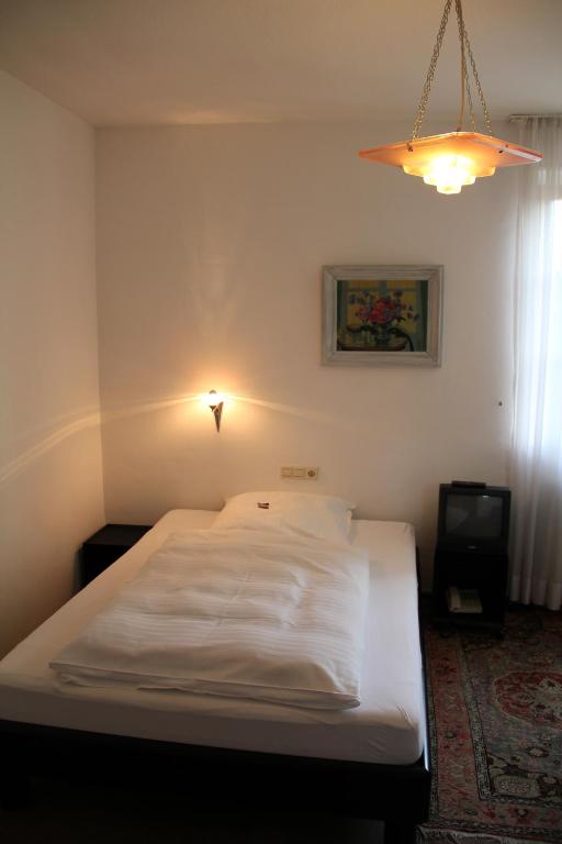 Postel nebo postele na pokoji v ubytování Hotel Linde Leutkirch