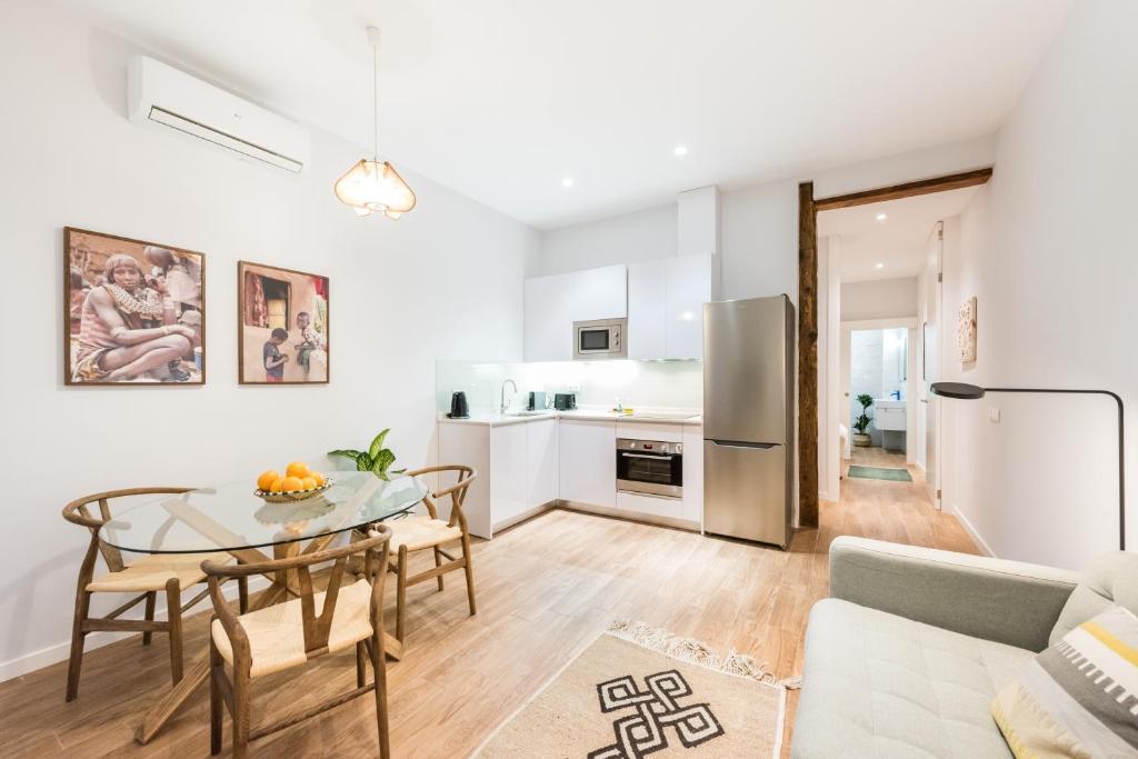 NEW DESIGN APARTMENT BARRIO DE LAS LETRAS - Hizvo