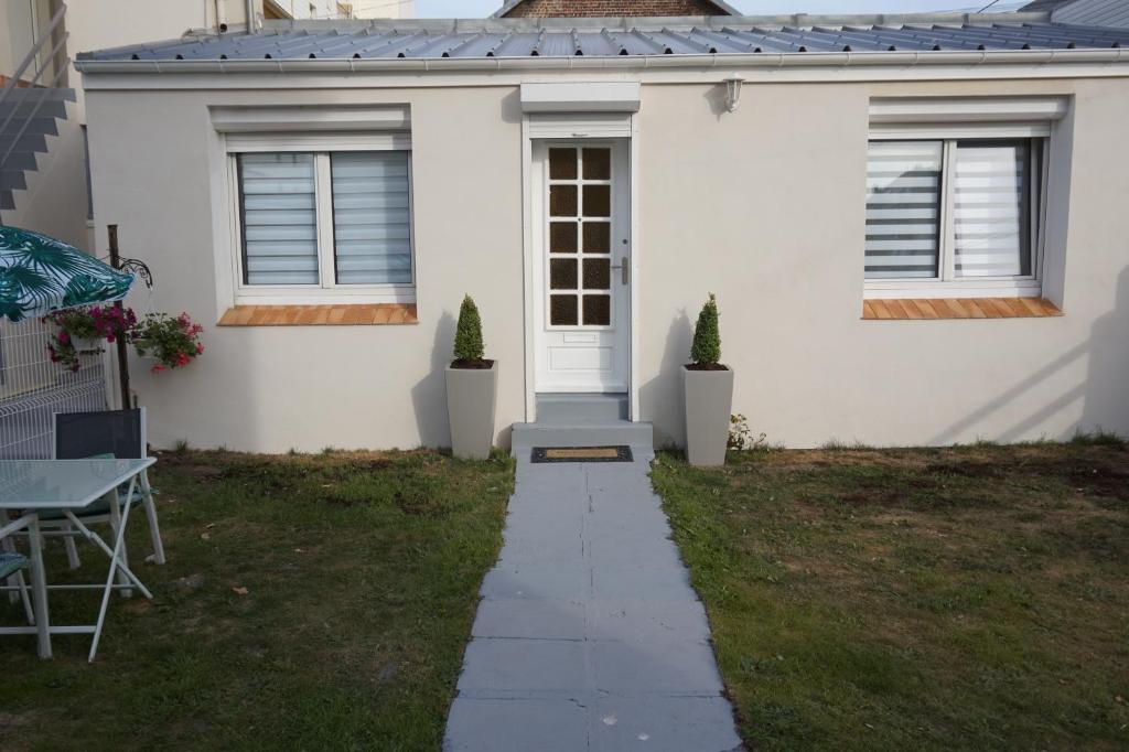 Maison de standing avec jardin à 200m de la plage