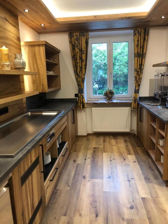 Kuchyň nebo kuchyňský kout v ubytování Hotel Seerose Wolfgangsee