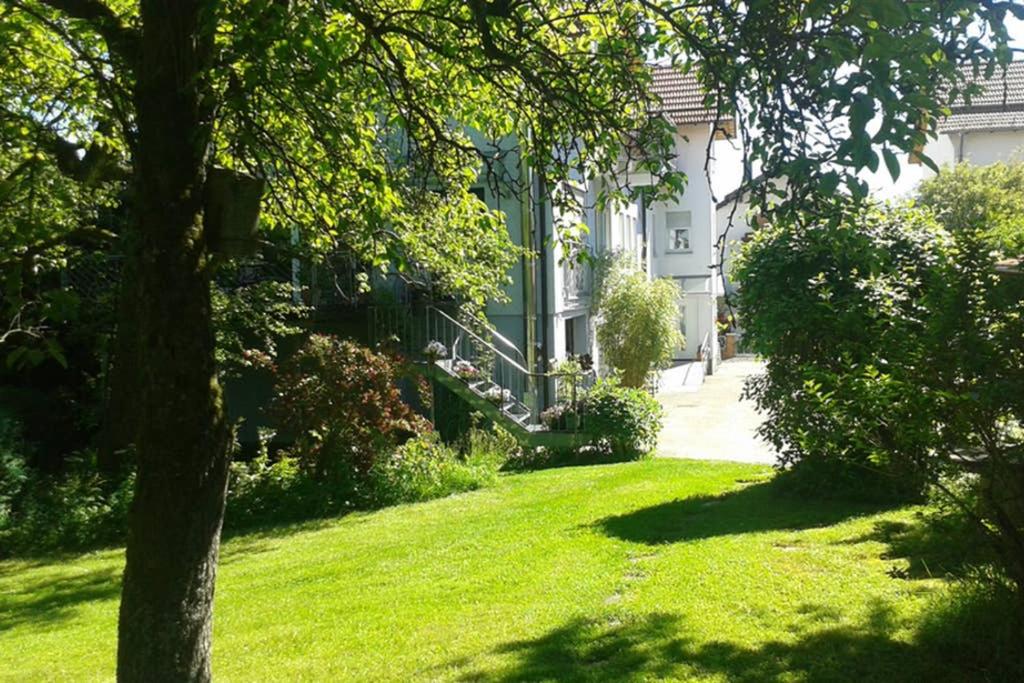 Κήπος έξω από το Anna - neue Ferienwohnung mit Blick ins Grüne