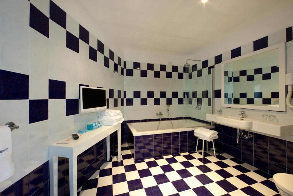 TV a/nebo společenská místnost v ubytování Hotel Bristol