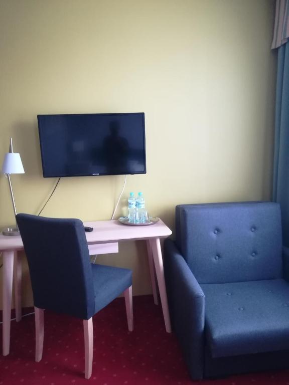 TV a/nebo společenská místnost v ubytování Noclegi pod Muzami