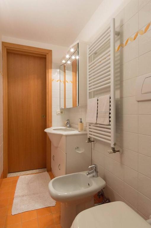 A bathroom at Appartamenti Cà d'Oro