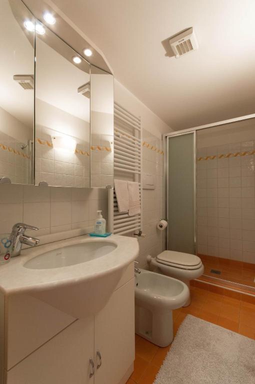 A bathroom at Appartamenti Cà d'Oro