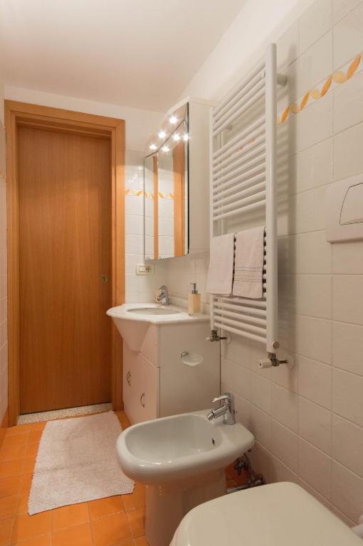 A bathroom at Appartamenti Cà d'Oro