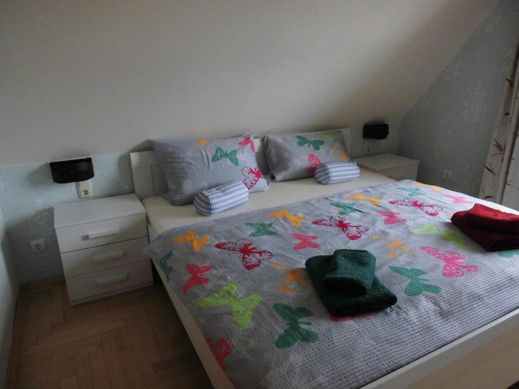 Postel nebo postele na pokoji v ubytování Eiscafe&Pension Schumann