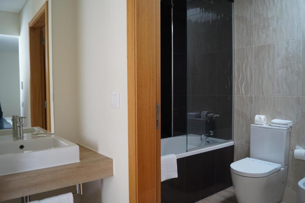 Koupelna v ubytování Angra Central Hotel