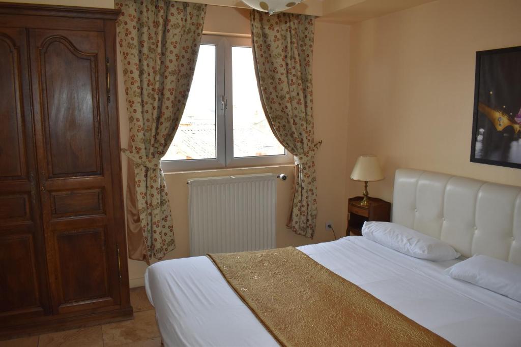 Hôtel Le Sauvage - Double Room With Abbey View