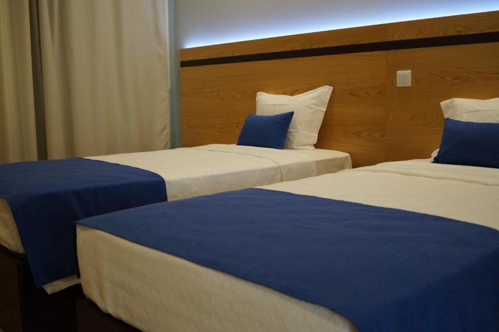 Postel nebo postele na pokoji v ubytování Angra Central Hotel