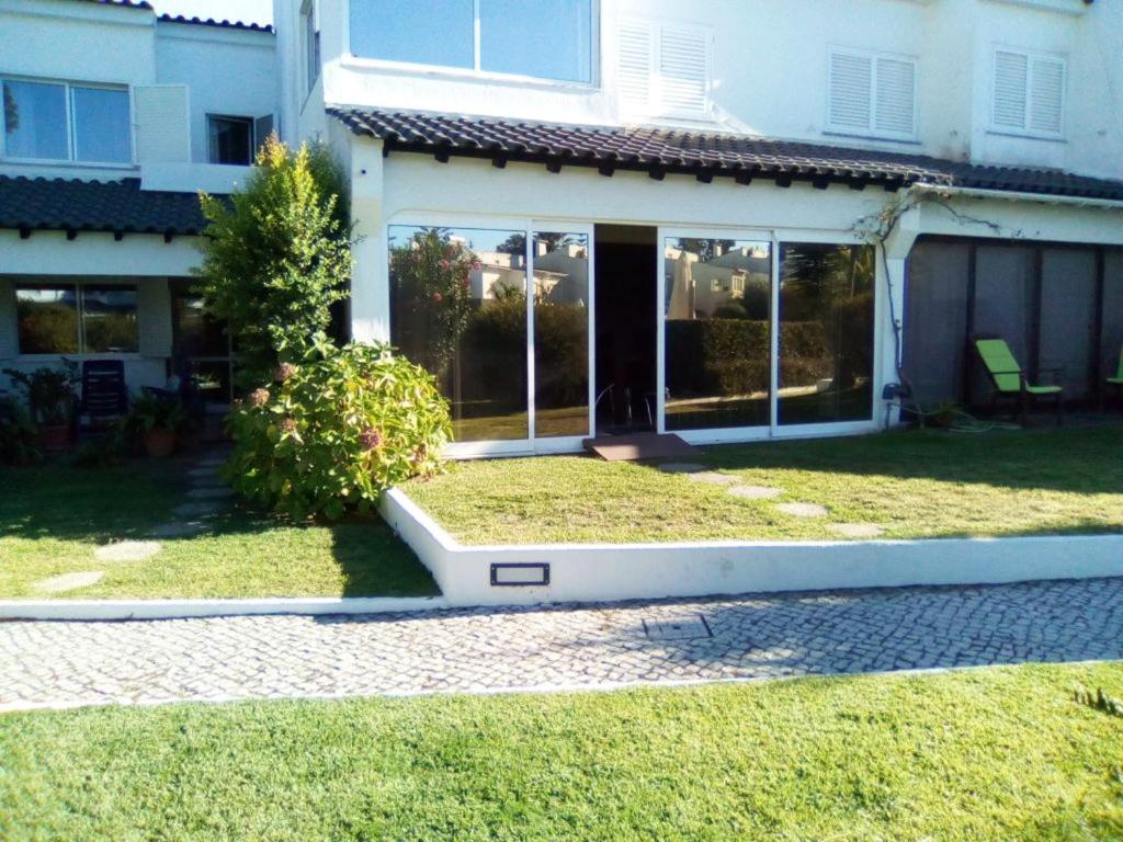 Foto da galeria de 4 bedrooms house with shared pool furnished garden and wifi at Corroios 4 km away from the beach em Corroios