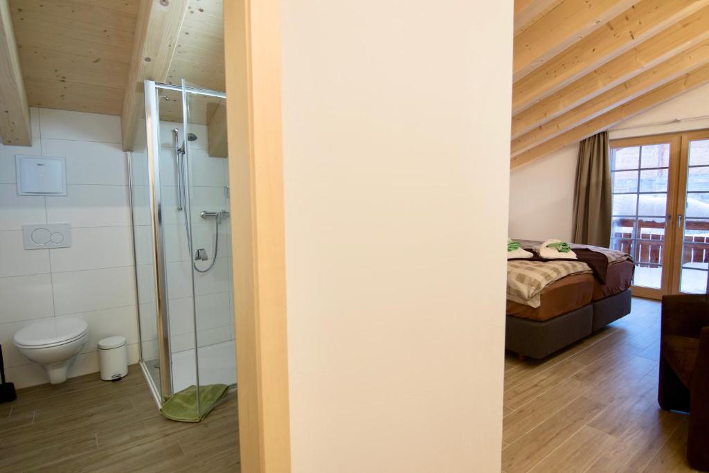 Koupelna v ubytování Element Chalets Zermatt