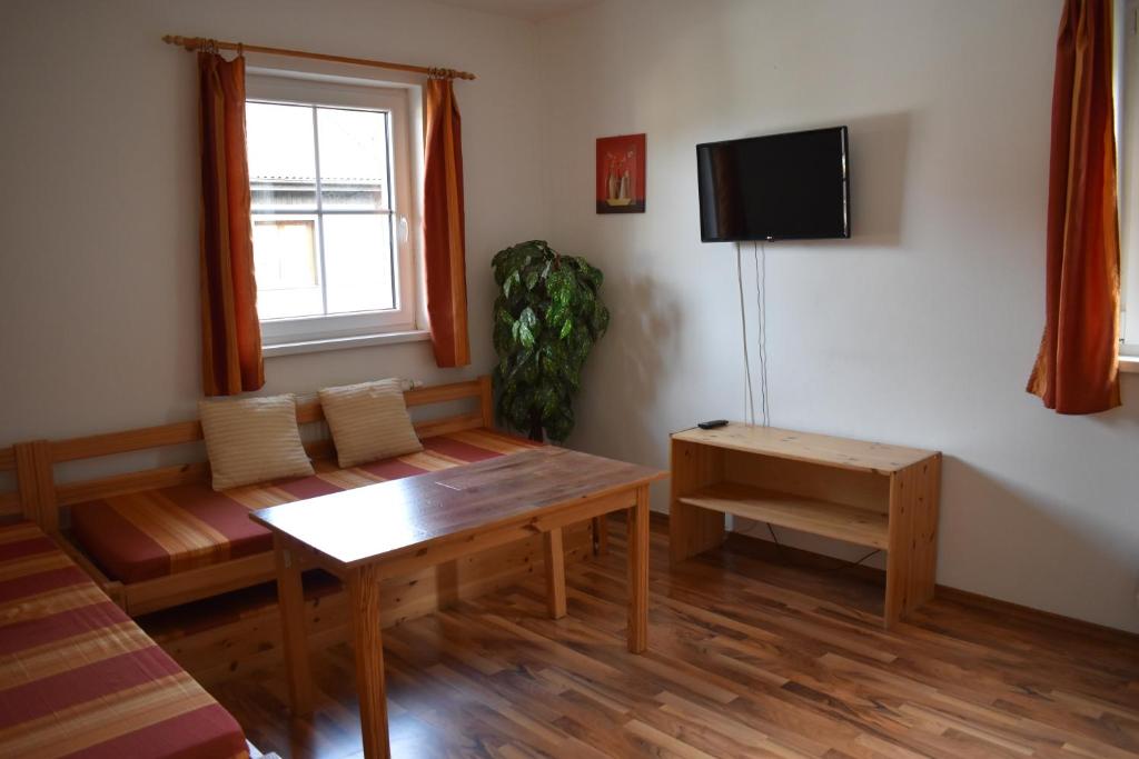 Telewizja i/lub zestaw kina domowego w obiekcie Penzion Alpský Dům