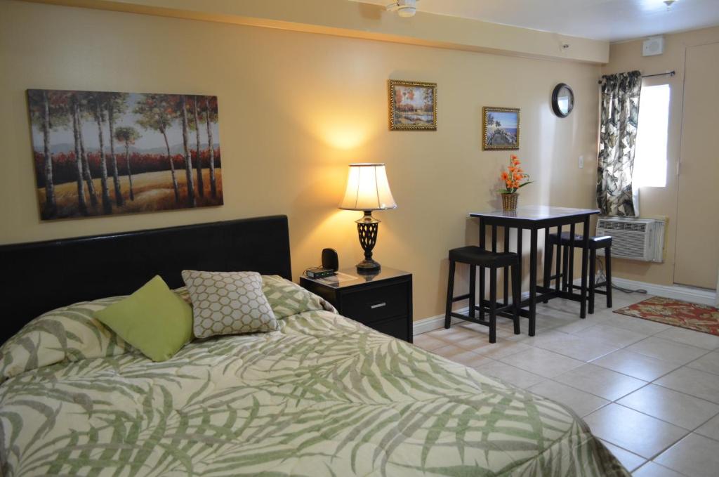 Waikiki Condo Just Remodeled Kuhio Village 202A_1