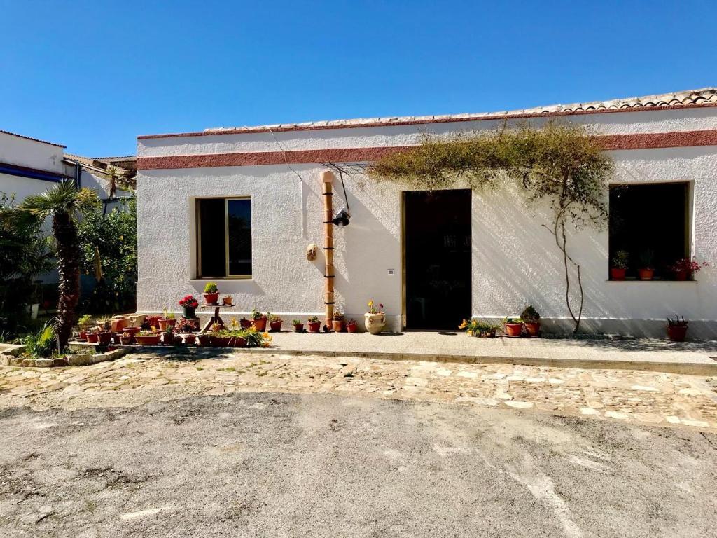 2 bedrooms house with enclosed garden and wifi at Tangi