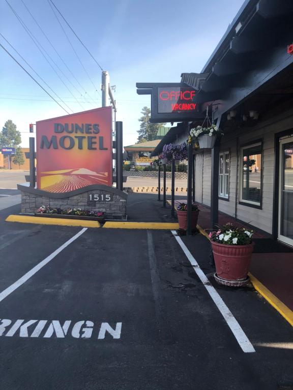 Certifikát, hodnocení, plakát nebo jiný dokument vystavený v ubytování Dunes Motel - Bend