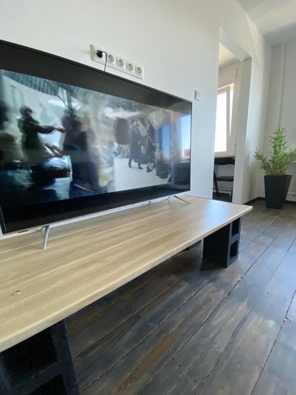 TV a/nebo společenská místnost v ubytování Apartments24 Laada 4