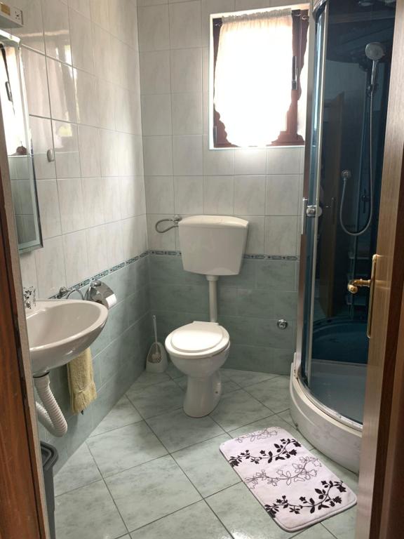 Koupelna v ubytování Apartmani Spomenka