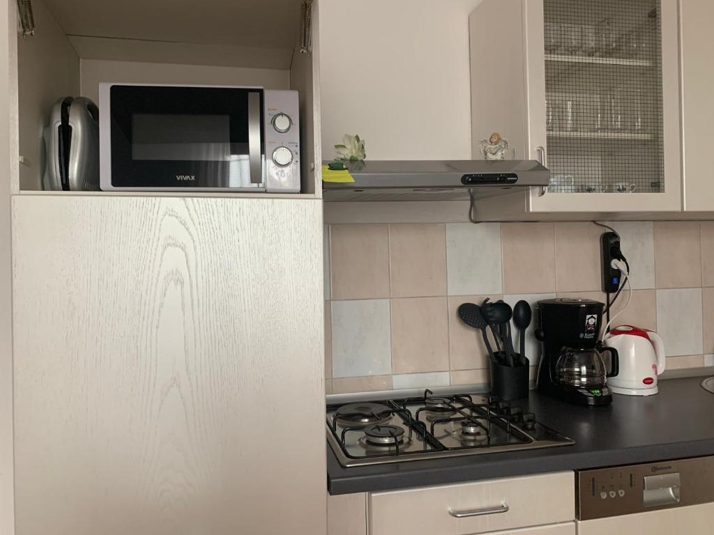 Kuchyň nebo kuchyňský kout v ubytování Apartmani Spomenka