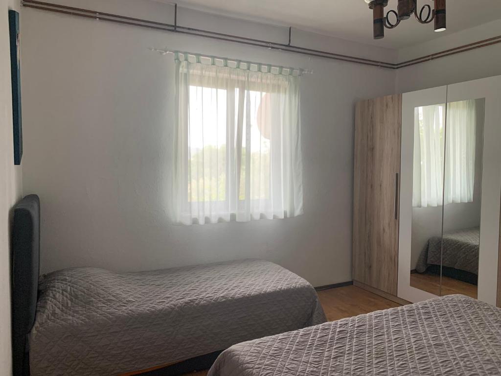 Postel nebo postele na pokoji v ubytování Apartmani Spomenka