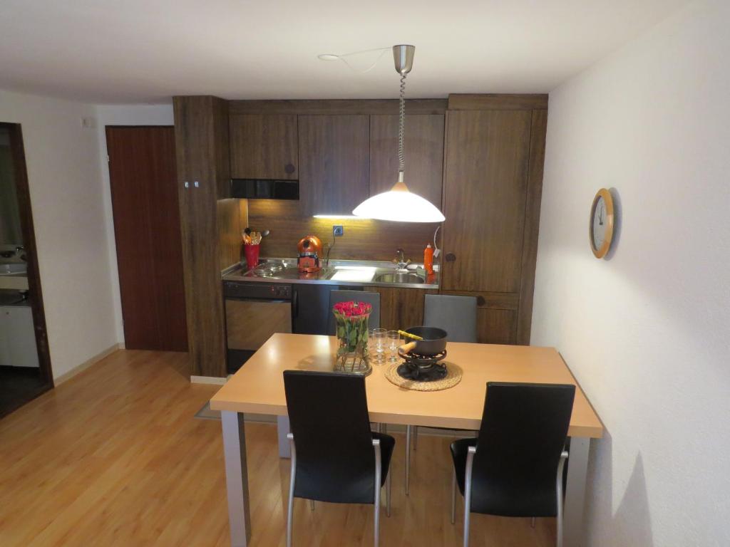 Kuchyň nebo kuchyňský kout v ubytování Hof Arosa