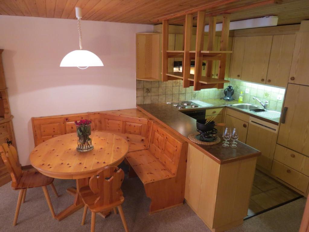 Kuchyň nebo kuchyňský kout v ubytování Hof Arosa