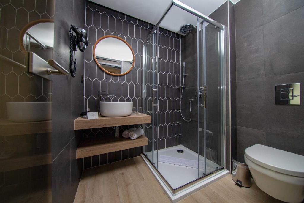 Koupelna v ubytování Avar Hotel