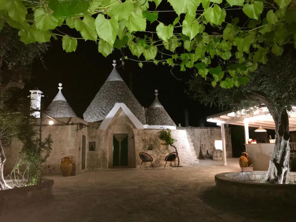 A garden outside Trulli Storie di Puglia - Private Pool