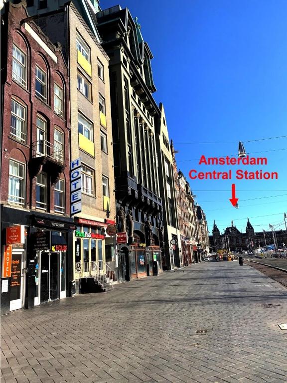 an empty city street with buildings and a red arrow at Dam Hotel in Amsterdam