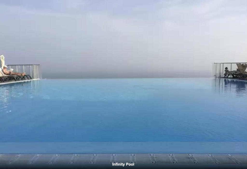 Bazén v ubytování Viangella - Dramatic sea view! Top floor 2km to Monaco nebo v jeho okolí