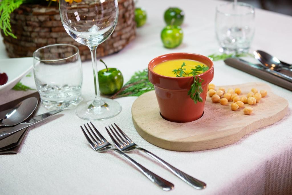 Jedlo v ubytovaní bed & breakfast alebo blízkom okolí