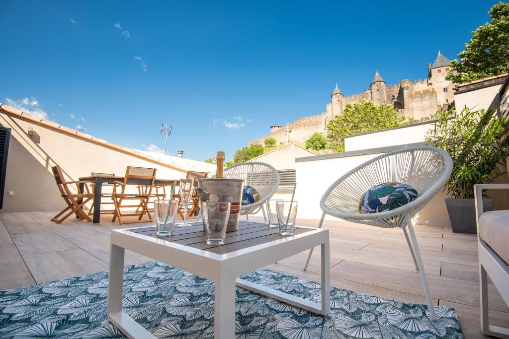 La terrasse de La Tour Pinte. 8