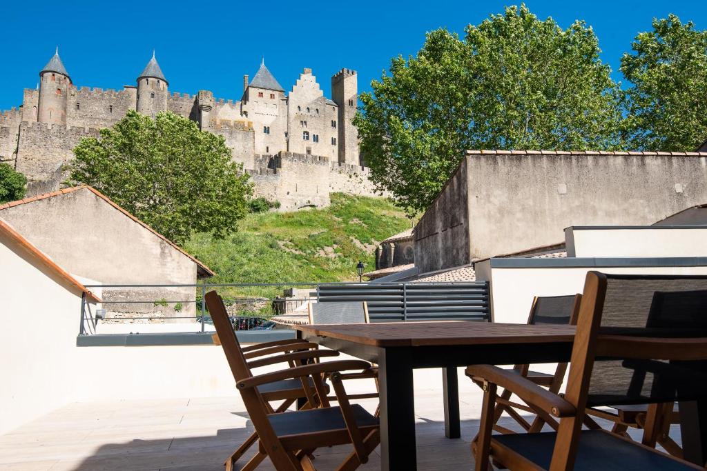 La terrasse de La Tour Pinte. 5