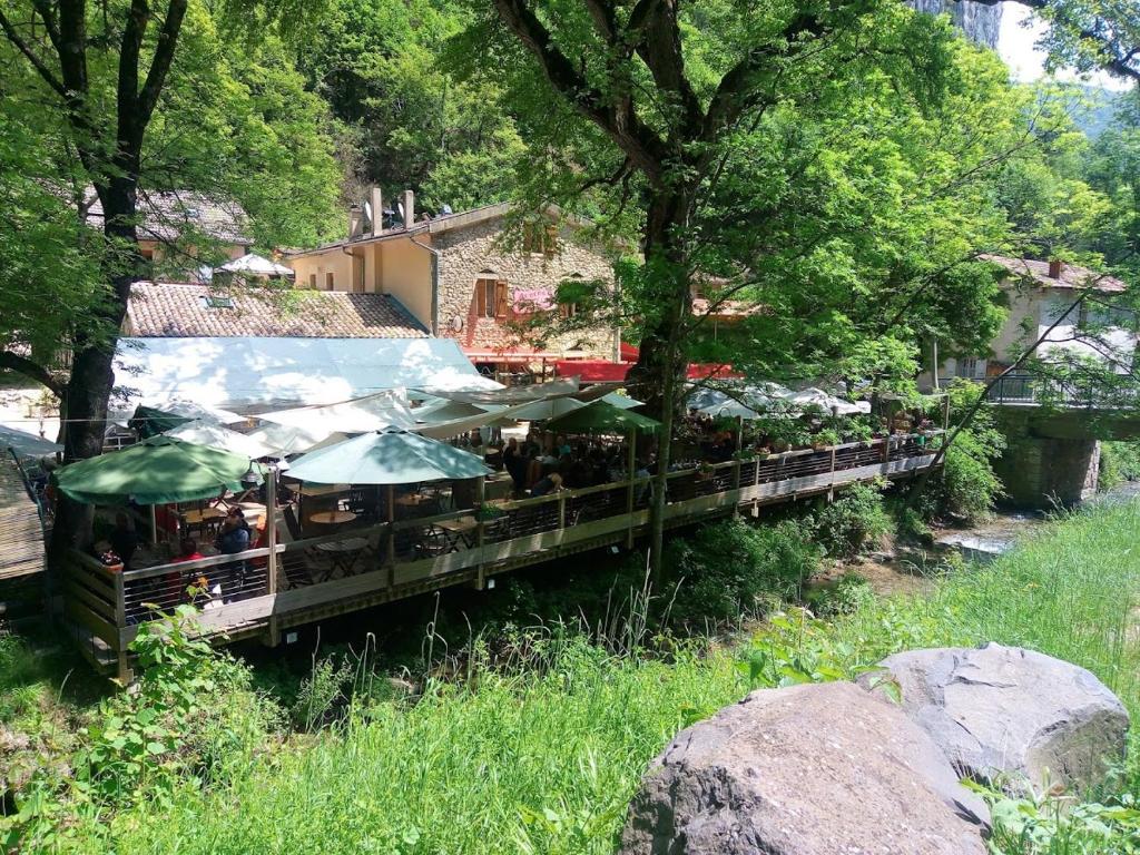 Zahrada ubytování Le Moulin De La Pipe - Logis Hotel Restaurant