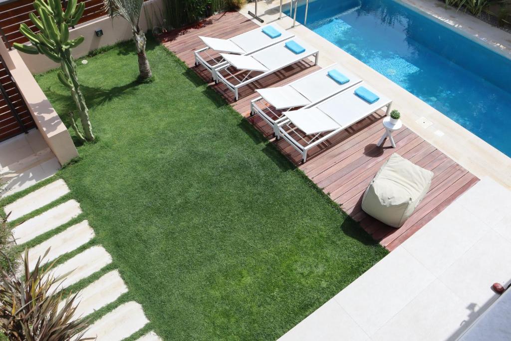 Bazén v ubytování Fos Villa, a Luxe House with Private Heated Pool nebo v jeho okolí